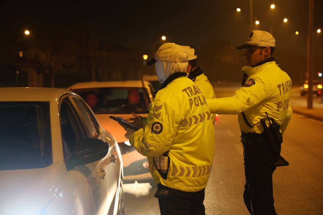 Konya'da daha önce alkolden ehliyetini kaptırmıştı!  Sürücü belgesi iptal edildi, 37 bin lira ceza aldı 5